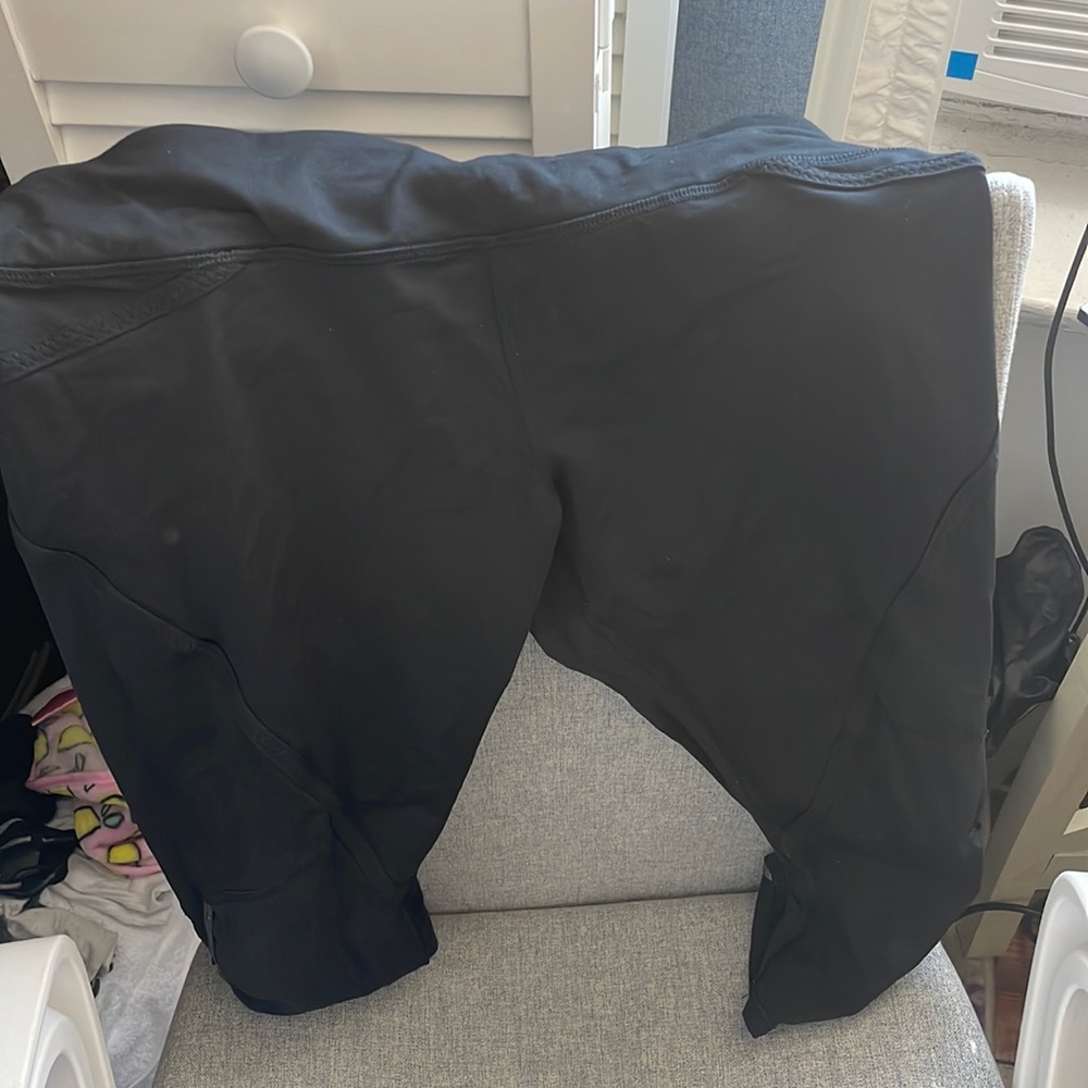 Black cropped Lulu lemon leggings size 8